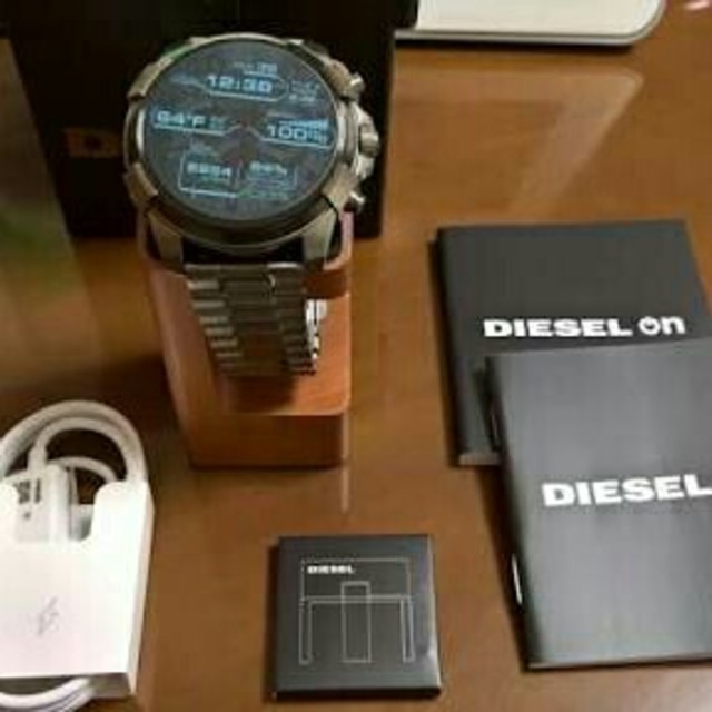 DIESEL(ディーゼル)の【 新品未使用 】  腕時計 DIESEL ON 希少ステンレススチールモデル メンズの時計(腕時計(デジタル))の商品写真