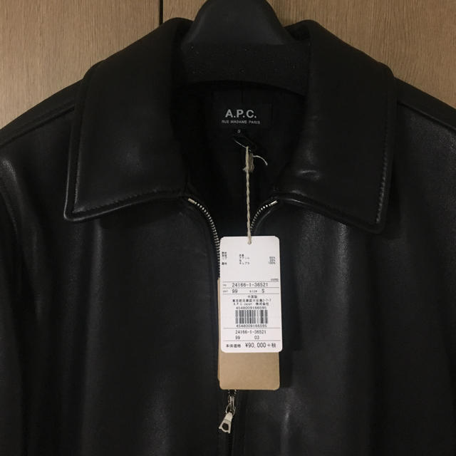 A.P.C(アーペーセー)の新品 タグ付き A.P.C. モトブルゾン レザージャケット メンズのジャケット/アウター(レザージャケット)の商品写真