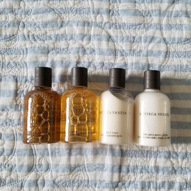 Bottega Veneta(ボッテガヴェネタ)の100ml×4セット　ボッテガヴェネタ コスメ/美容のヘアケア/スタイリング(シャンプー)の商品写真