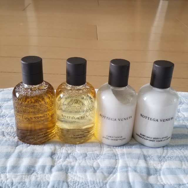 Bottega Veneta(ボッテガヴェネタ)の100ml×4セット　ボッテガヴェネタ コスメ/美容のヘアケア/スタイリング(シャンプー)の商品写真