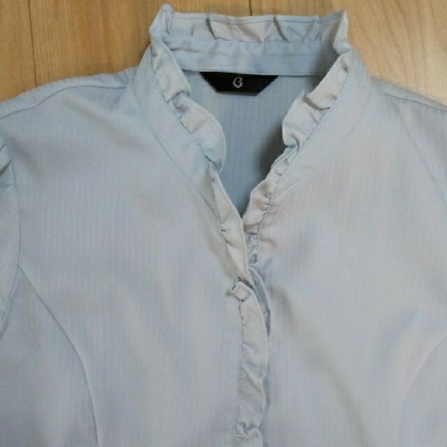 ベルメゾン(ベルメゾン)のsakura8507様専用　フリルブラウス　アイスブルー＆ホワイト　Sサイズ レディースのトップス(シャツ/ブラウス(半袖/袖なし))の商品写真