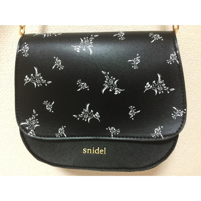 SNIDEL(スナイデル)のsnidel雑誌付録ポシェット中古品 レディースのバッグ(ショルダーバッグ)の商品写真