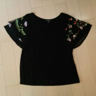 刺繍柄 黒Tシャツ(Tシャツ(半袖/袖なし))