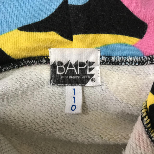 A BATHING APE(アベイシングエイプ)のBAPE パーカー  ☆キッズ猿迷彩 ベイシングエイプ  キッズ/ベビー/マタニティのキッズ服男の子用(90cm~)(ジャケット/上着)の商品写真