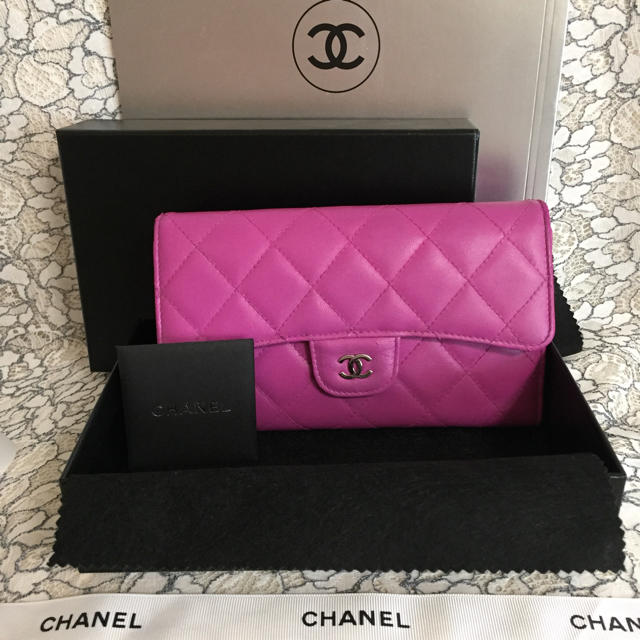 CHANEL(シャネル)のKUMA-YU様 専用 シャネル 正規品 三折り財布 ピンク マトラッセ レディースのファッション小物(財布)の商品写真