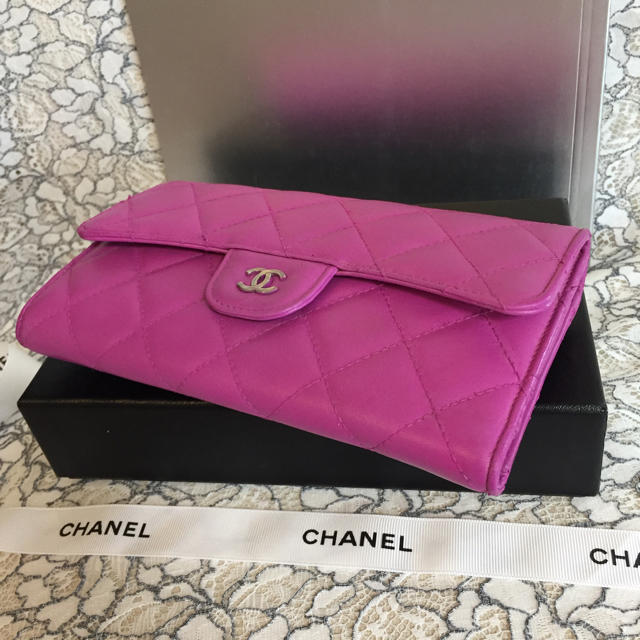 CHANEL(シャネル)のKUMA-YU様 専用 シャネル 正規品 三折り財布 ピンク マトラッセ レディースのファッション小物(財布)の商品写真
