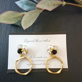 ブラックビジュー×マットゴールドリングピアス(ピアス)