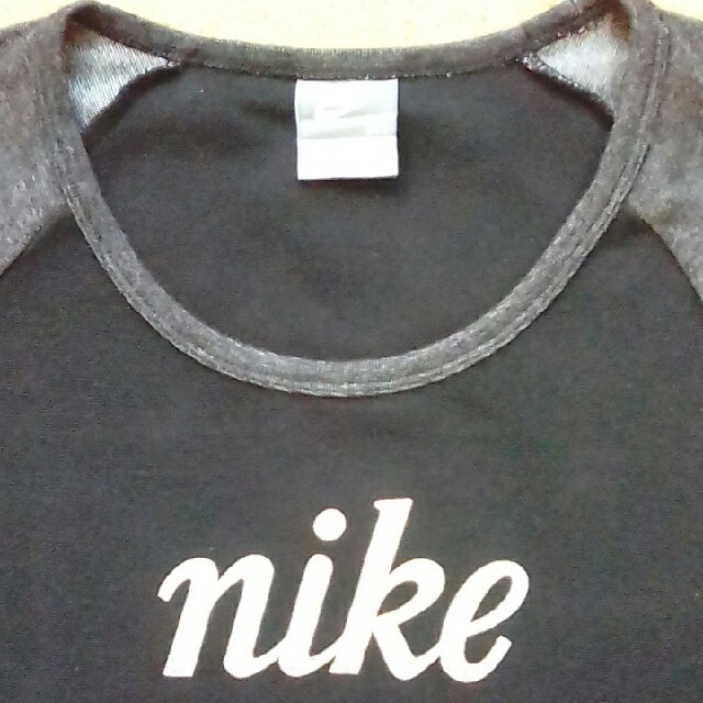 NIKE(ナイキ)のTシャツ*ラグラン*長袖*NIKE*黒×グレー*M レディースのトップス(Tシャツ(長袖/七分))の商品写真