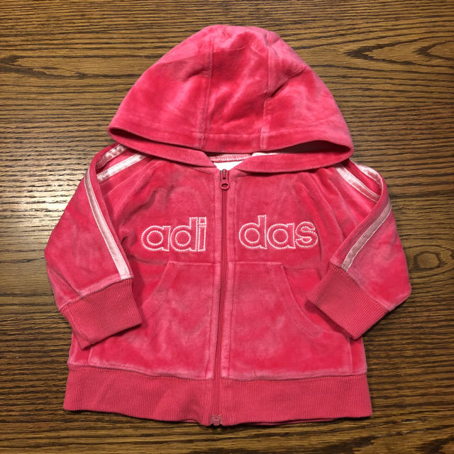 adidas(アディダス)のadidas ベロアパーカー 6m 長袖 ピンク アディダス  キッズ/ベビー/マタニティのベビー服(~85cm)(ジャケット/コート)の商品写真