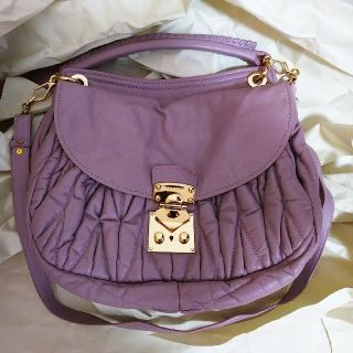 MIU MIU(ショルダーバッグ ・ パープル/紫色系)のフリマ MIU MIU(ショルダーバッグ ・ パープル/紫色系)のフリマ