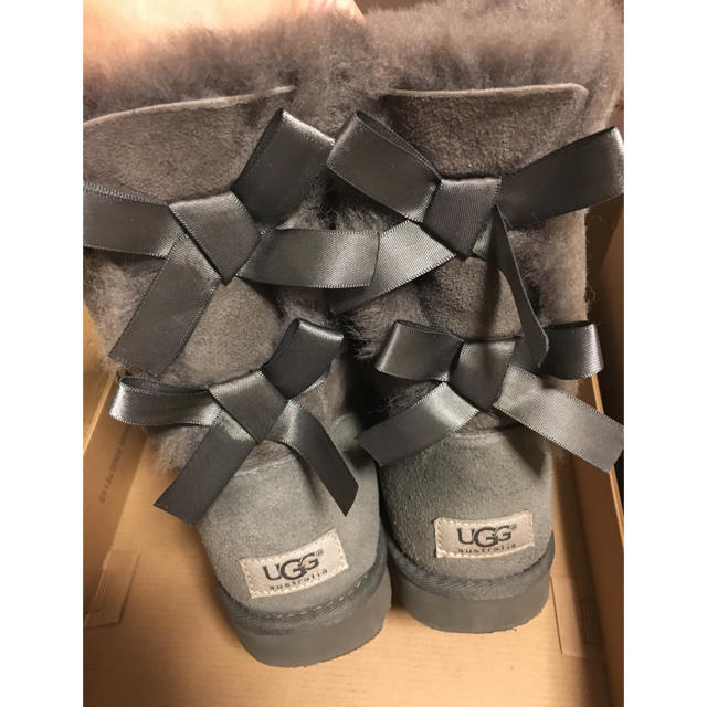 UGG(アグ)のちぃ様専用 UGG ベイリーボウ  ムートンブーツ レディースの靴/シューズ(ブーツ)の商品写真