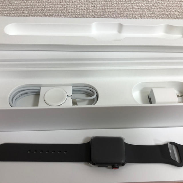 新品Apple watch series 3 38mm GPS+Celluarスマートフォン本体