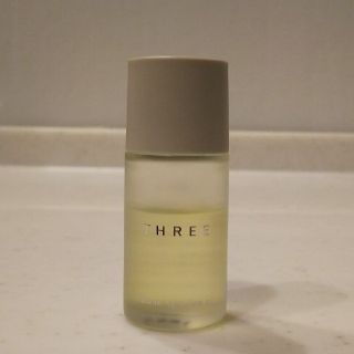 スリー(THREE)のTHREE バランシング Yラインオイル(美容液)