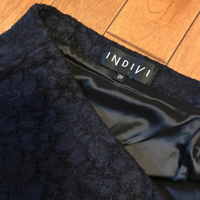 INDIVI(インディヴィ)の美品  INDIVI   ウール素材 秋冬 レーススカート レディースのスカート(ひざ丈スカート)の商品写真