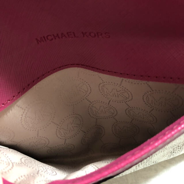 Michael Kors(マイケルコース)のMICHAEL KORS パスケース レディースのファッション小物(パスケース/IDカードホルダー)の商品写真