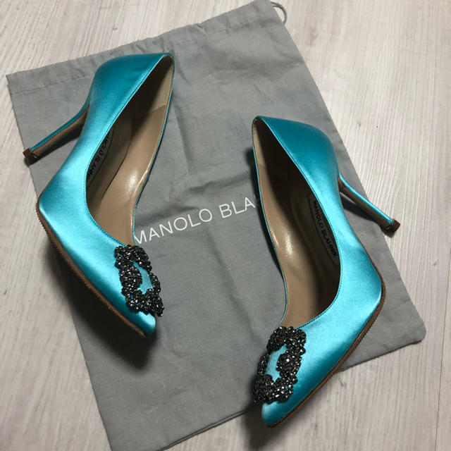 MANOLO BLAHNIK(マノロブラニク)のManolo Blahnik Hangisi パンプス スカイブルー 36.5 レディースの靴/シューズ(ハイヒール/パンプス)の商品写真