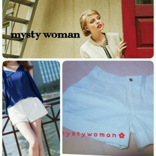 ミスティウーマン(mysty woman)のショートパンツ　白(ショートパンツ)