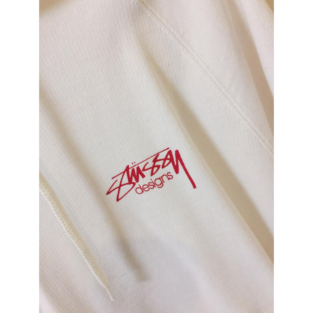 STUSSY(ステューシー)の美品 ❤︎ STUSSY 赤ロゴ パーカー ゆったり ストゥーシー  レディースのトップス(パーカー)の商品写真