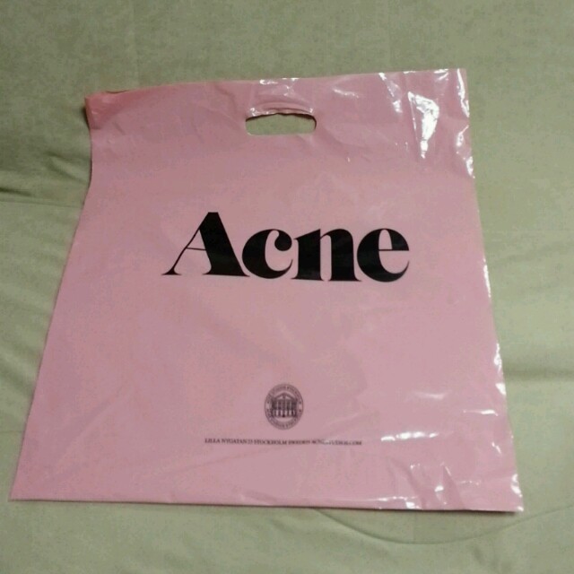 ACNE(アクネ)のacneﾍﾟｰﾊﾟｰﾊﾞｯｸ レディースのバッグ(ショップ袋)の商品写真