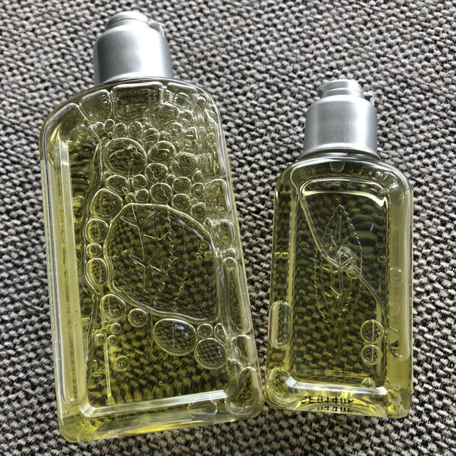 L'OCCITANE(ロクシタン)の新品未使用☆L'OCCITANE☆ヴァーベナシャワージェル☆全100ml コスメ/美容のボディケア(ボディソープ/石鹸)の商品写真