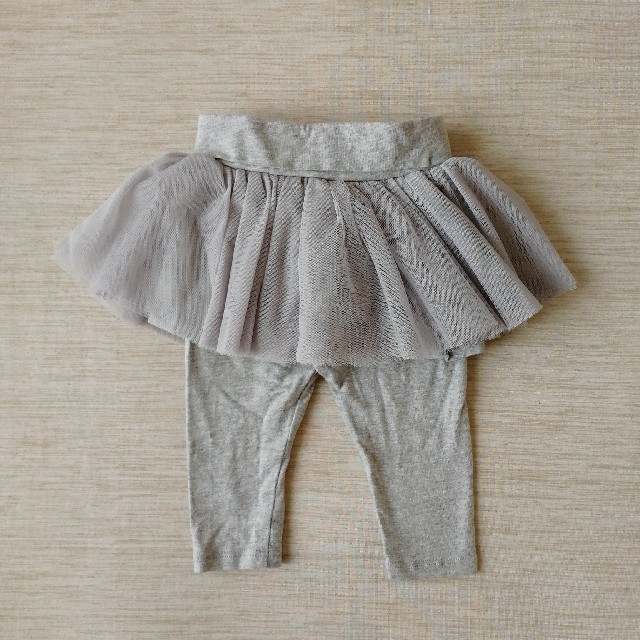 babyGAP(ベビーギャップ)のbabygap チュール付レギンス　60㎝ キッズ/ベビー/マタニティのベビー服(~85cm)(パンツ)の商品写真