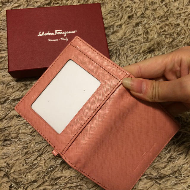 Ferragamo(フェラガモ)の年末購入フェラガモカード入れです❤︎ レディースのファッション小物(名刺入れ/定期入れ)の商品写真