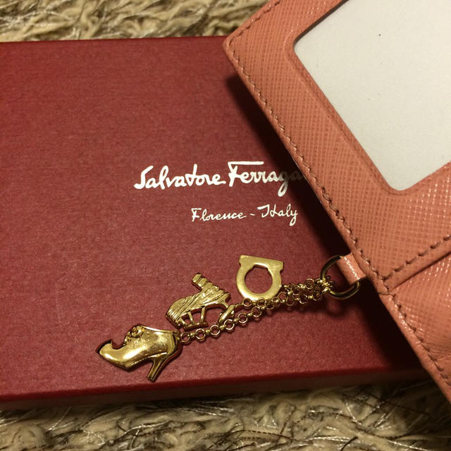 Ferragamo(フェラガモ)の年末購入フェラガモカード入れです❤︎ レディースのファッション小物(名刺入れ/定期入れ)の商品写真