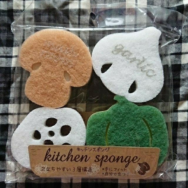 3COINS(スリーコインズ)の3COINSキッチンスポンジVベジタブル インテリア/住まい/日用品のキッチン/食器(収納/キッチン雑貨)の商品写真