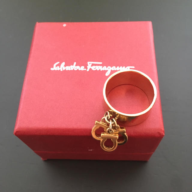 Salvatore Ferragamo(サルヴァトーレフェラガモ)の指輪 フェラガモ ファッションリング レディース レディースのアクセサリー(リング(指輪))の商品写真