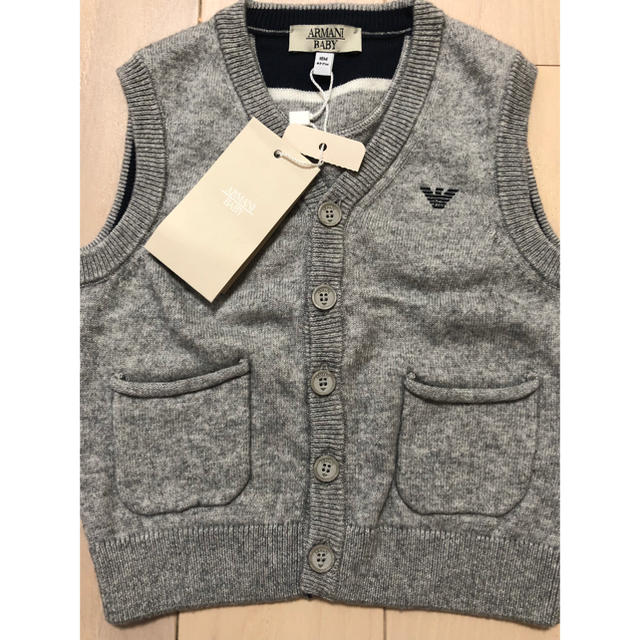 ARMANI JUNIOR(アルマーニ ジュニア)のアルマーニベビー 新品 ニットベスト 18m キッズ/ベビー/マタニティのベビー服(~85cm)(ニット/セーター)の商品写真