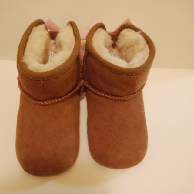 UGG(アグ)のアグ　ジェシーボウ　12.5 キッズ/ベビー/マタニティのベビー靴/シューズ(~14cm)(ブーツ)の商品写真