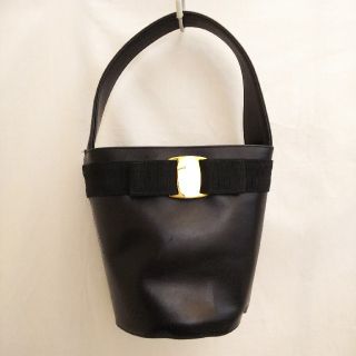 サルヴァトーレフェラガモ(Salvatore Ferragamo)のサルヴァトーレ フェラガモ  ヴァラ リボン ミニハンドバッグ(ハンドバッグ)