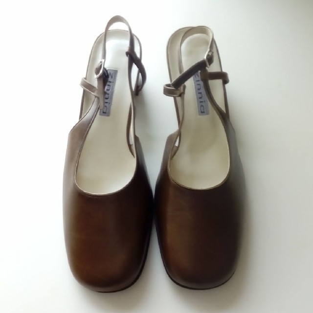バックストラップパンプス　25.5センチ レディースの靴/シューズ(ハイヒール/パンプス)の商品写真