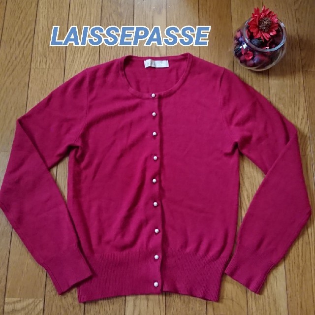 LAISSE PASSE(レッセパッセ)のLAISSE PASSE パールボタンカーディガン レディースのトップス(カーディガン)の商品写真