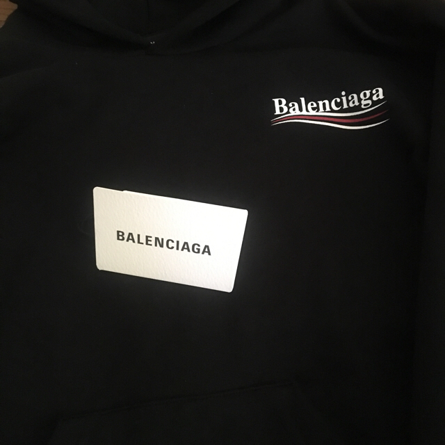 Balenciaga(バレンシアガ)の大人OK♡BALENCIAGA2018AWロゴ入フード付スウェット専用です レディースのトップス(パーカー)の商品写真