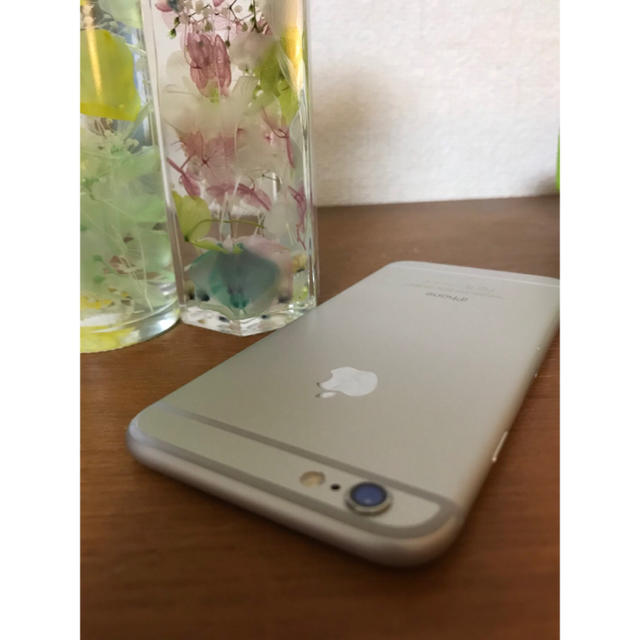 Apple(アップル)の✳️美品✳️iPhone6 シルバー AU スマホ/家電/カメラのスマートフォン/携帯電話(スマートフォン本体)の商品写真