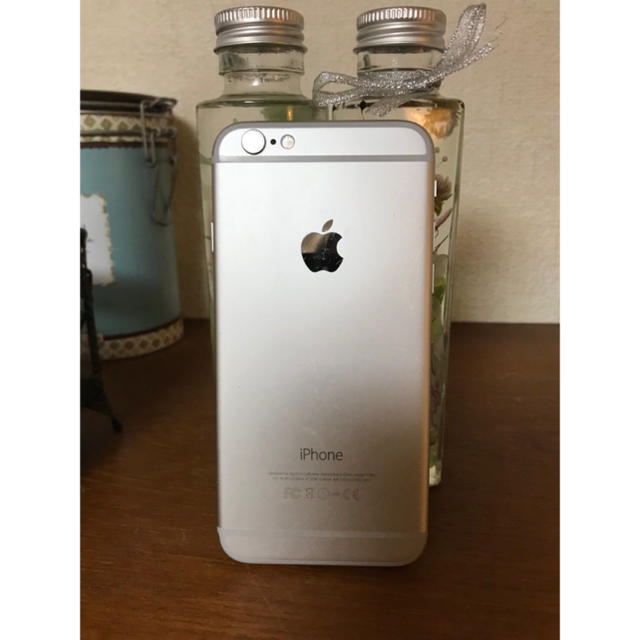 Apple(アップル)の✳️美品✳️iPhone6 シルバー AU スマホ/家電/カメラのスマートフォン/携帯電話(スマートフォン本体)の商品写真