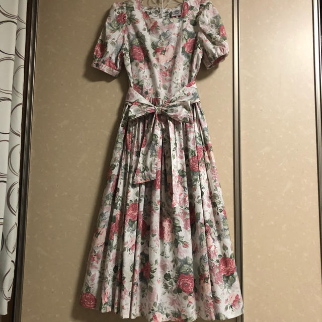 美品＊LAURA ASHLEYワキシワンピース　ロングワンピース　コットンレース