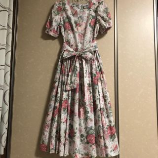 ローラアシュレイ(LAURA ASHLEY)のローズ柄クラシカルワンピース(ロングワンピース/マキシワンピース)