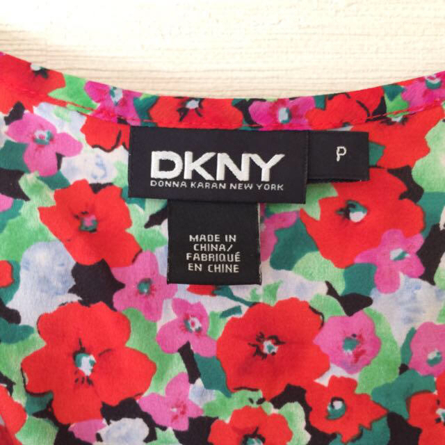 DKNY(ダナキャランニューヨーク)のダナ・キャラン・ニューヨーク ワンピ レディースのワンピース(ひざ丈ワンピース)の商品写真