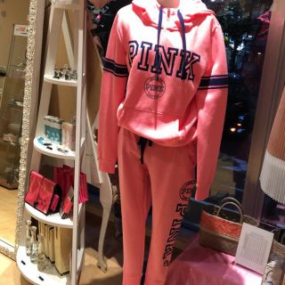 ヴィクトリアズシークレット(Victoria's Secret)の新品♡pink♡セットアップ(パーカー)