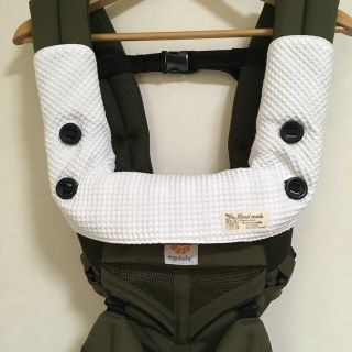 エルゴベビー(Ergobaby)のまる様専用♡omni360 一体型よだれカバー リバーシブル (外出用品)