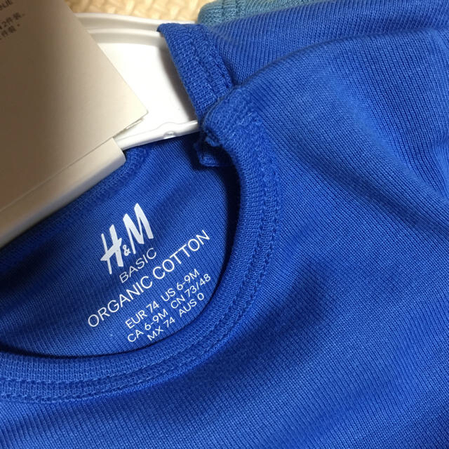 H&M(エイチアンドエム)の長袖ロンパース キッズ/ベビー/マタニティのベビー服(~85cm)(ロンパース)の商品写真