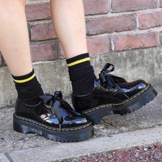 ドクターマーチン(Dr.Martens)の【極美品】Dr.Martens HOLLY UK5 黒 厚底 パテント(ローファー/革靴)