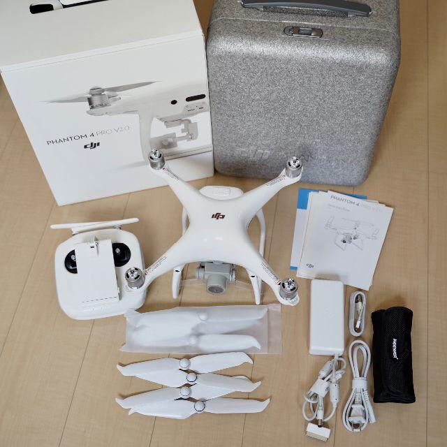 ぐっちゃん様専用！！DJI Phantom 4 Pro V2.0 Drone エンタメ/ホビーのおもちゃ/ぬいぐるみ(ホビーラジコン)の商品写真