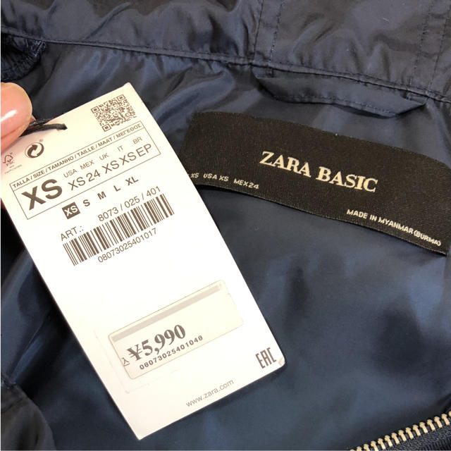 ZARA(ザラ)のコンユ様新品 タグ付き ZARA XSパーカー ウインドブレーカー ネイビー レディースのジャケット/アウター(ナイロンジャケット)の商品写真