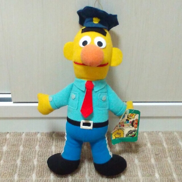 Sesame Street ぬいぐるみ30 セサミストリート バート キャラクターグッズ 警官コスプレの通販 By You S Shop セサミストリートならラクマ