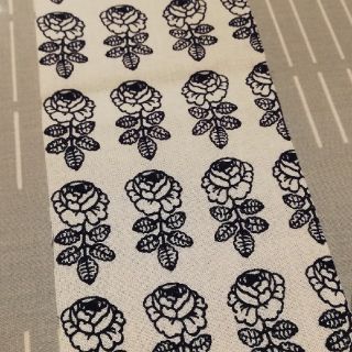 マリメッコ(marimekko)のマリメッコ　Pikkuruusu　生地はぎれ(生地/糸)