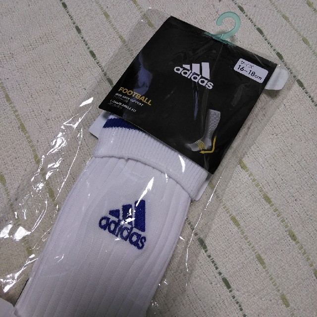 adidas(アディダス)の新品！アディダスadidasサッカーソックス16〜18 キッズ/ベビー/マタニティのこども用ファッション小物(靴下/タイツ)の商品写真