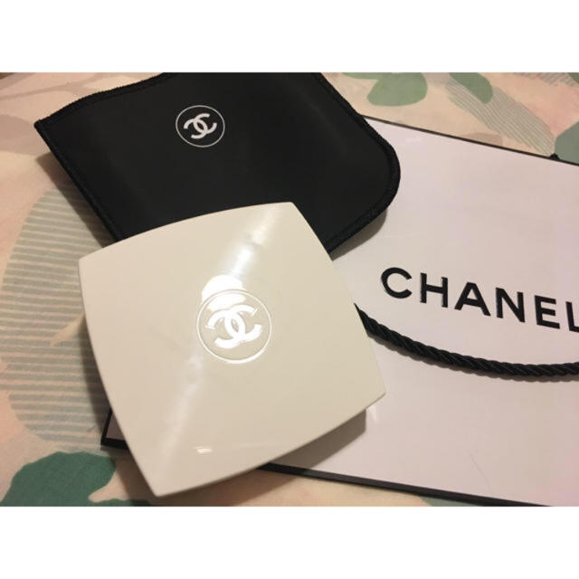 CHANEL★パウダリーファンデーション